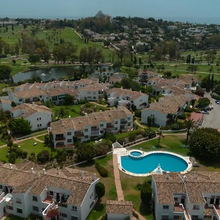 Front Line Golf Apartment, Benahavis Διαμέρισμα *